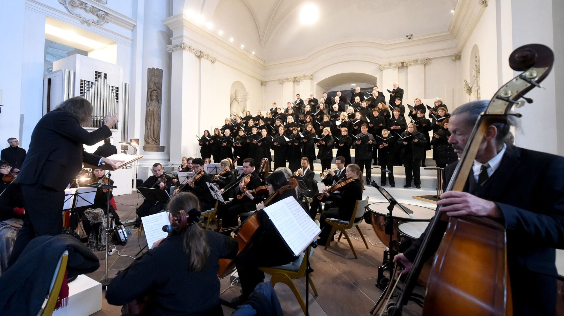 Bischof Gerber predigt am ersten Feiertag im Fuldaer Dom. Alle Bilder: Bistum Fulda / Marzena Seidel