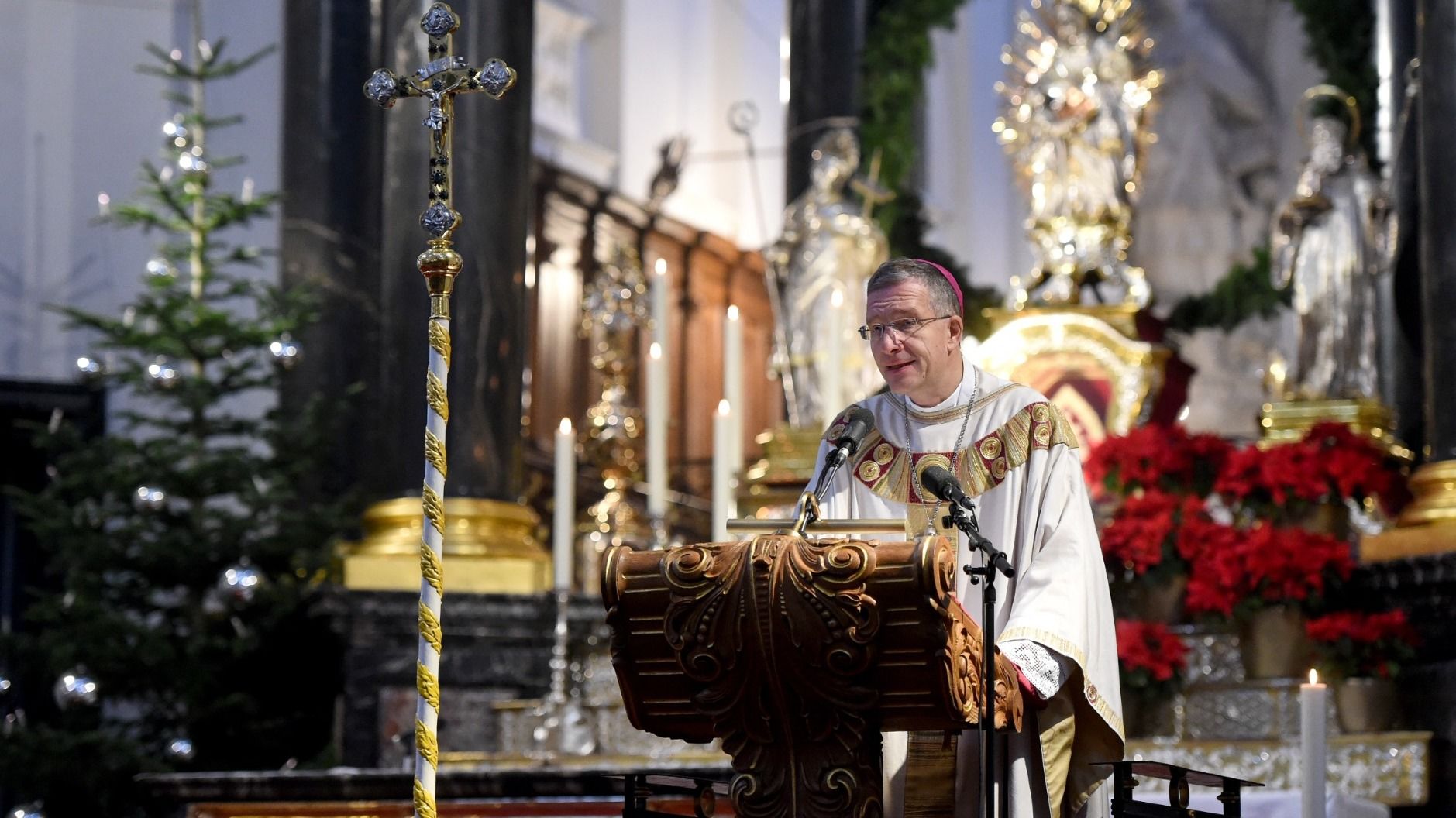 Bischof Gerber predigt am ersten Feiertag im Fuldaer Dom. Alle Bilder: Bistum Fulda / Marzena Seidel