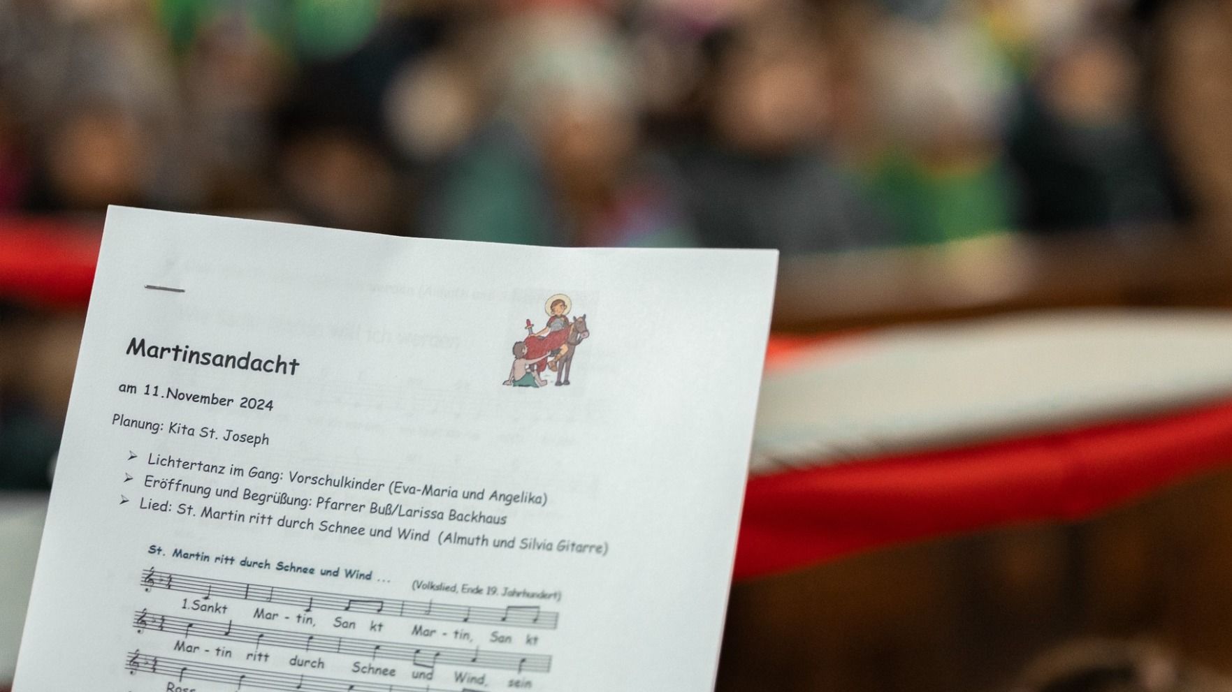 Martinsandacht für Kitakinder in der Fuldaer Stadtpfarrkirche. Foto: Bistum Fulda / Luca Karsai