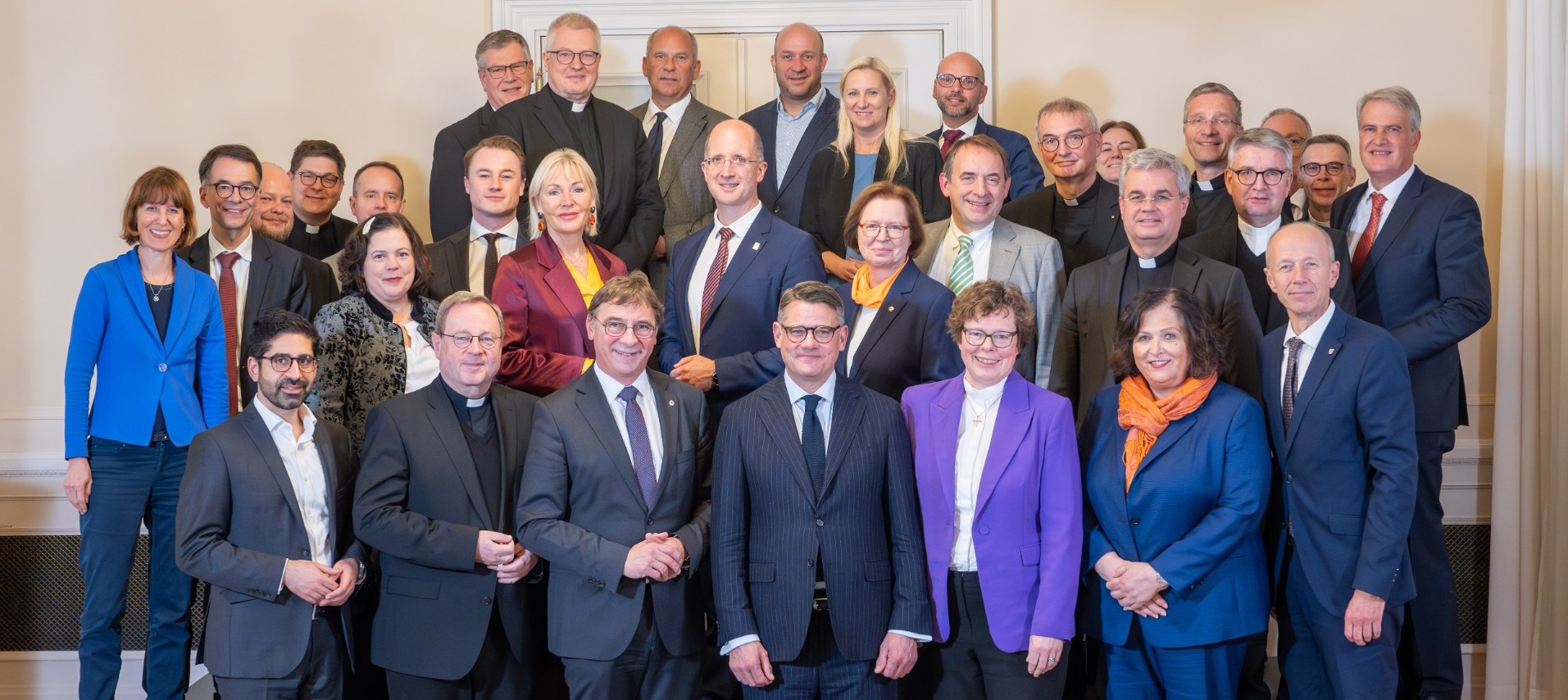 Beim traditionellen Spitzengespräch hat sich Ministerpräsident Boris Rhein in der Staatskanzlei mit den Spitzen der Evangelischen Kirchen und der Katholischen Bistümer ausgetauscht. Foto: Hessische Staatskanzlei