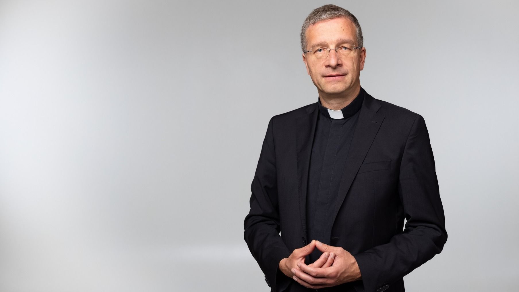 Bischof Gerber betonte am Jahrestag des Dacheinsturzes an der Elisabethkirche in Kassel, dass die wichtigste Frage für die Kirche sei, wie sie den Menschen am besten dienen und ihre Würde stärken kann, statt sich nur auf die äußere Wiederherstellung des Gebäudes zu konzentrieren. Foto (Archiv): Bistum Fulda / Salih Usta