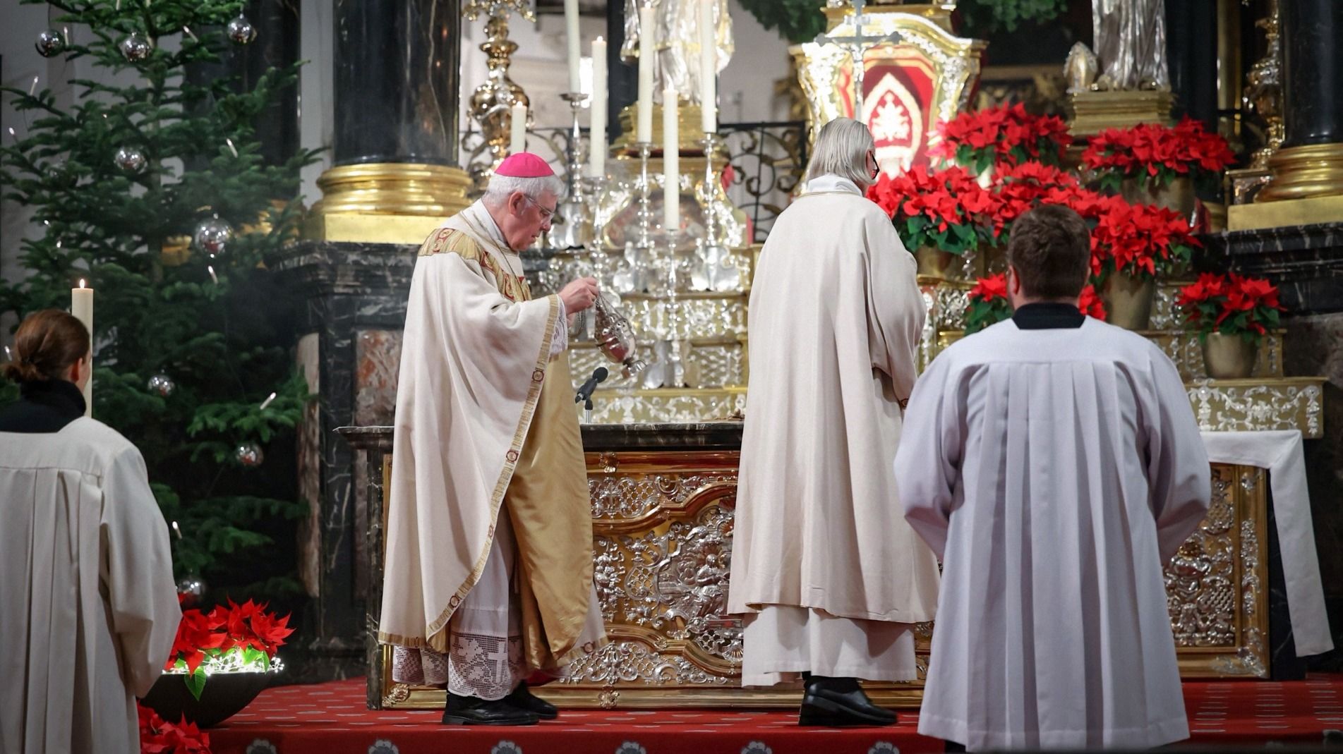 Weihbischof Diez predigt zum Fest der Erscheinung des Herrn im Fuldaer Dom. Foto: Bistum Fulda / Carina Jirsch   