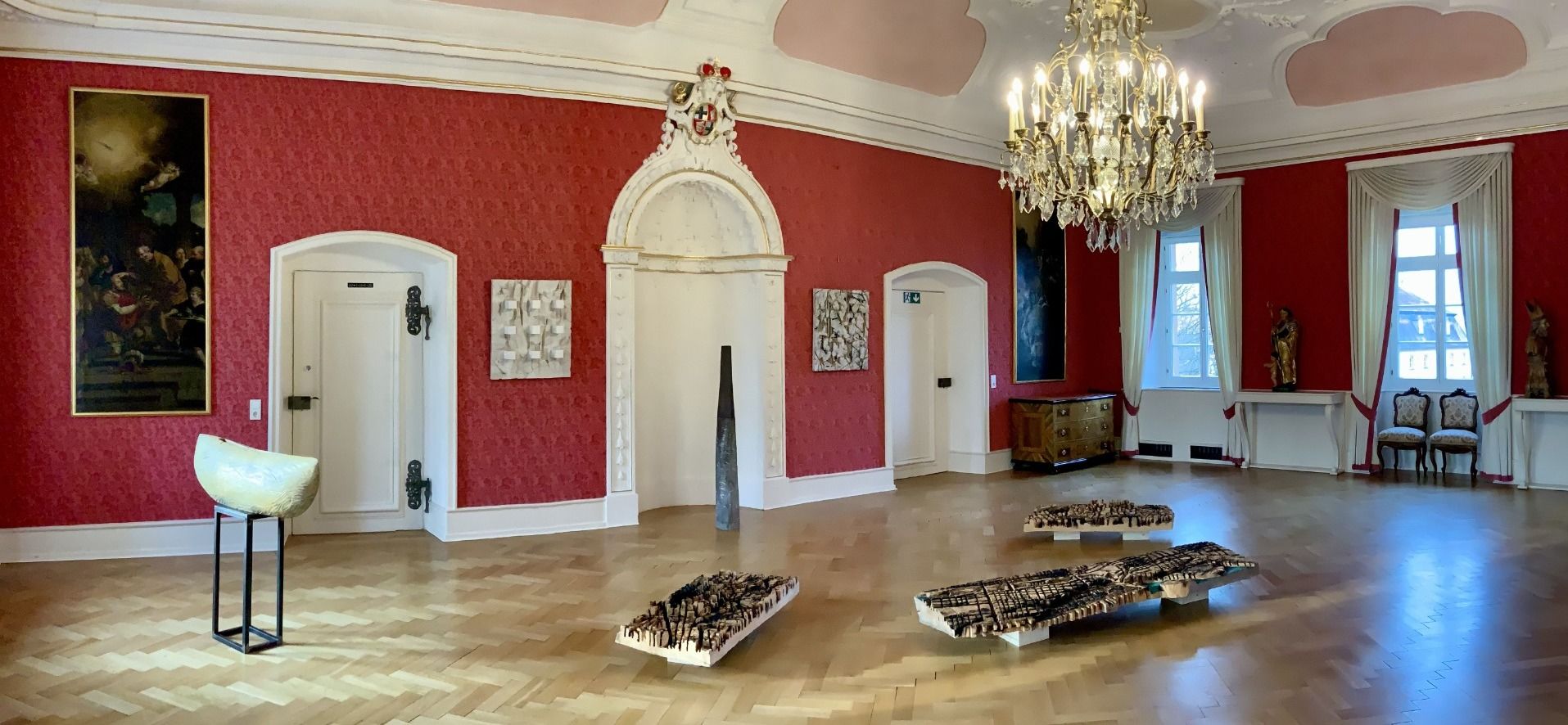 Arbeiten des Künstlers Jan Polacek sind gegenwärtig im Fuldaer Bischofshaus zu sehen. Die Ausstellung ist am 15. Juni (Sonntag) von 15 bis 17 Uhr für die Öffentlichkeit zugänglich.