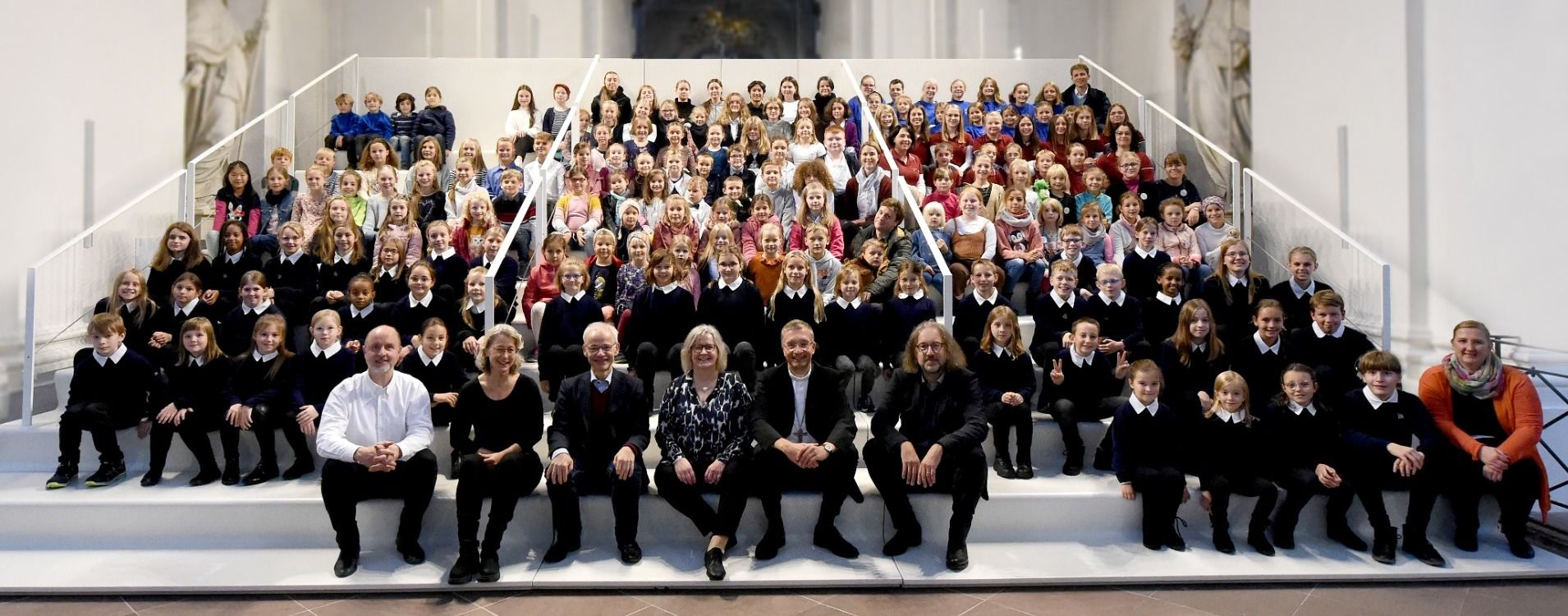 Achter Kinderchortag des Bistums Fulda: 160 Kinder aus neun Kinderchören waren jetzt im Dom als Friedensboten unterwegs.