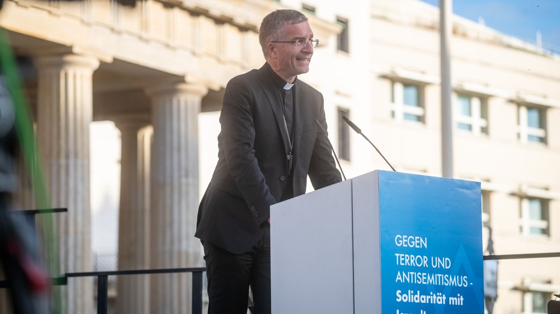 Fuldaer Bischof spricht bei Kundgebung in Berlin – für Solidarität und Mitgefühl mit Israel. Foto: DBK / Danny Schmidt / Campact 