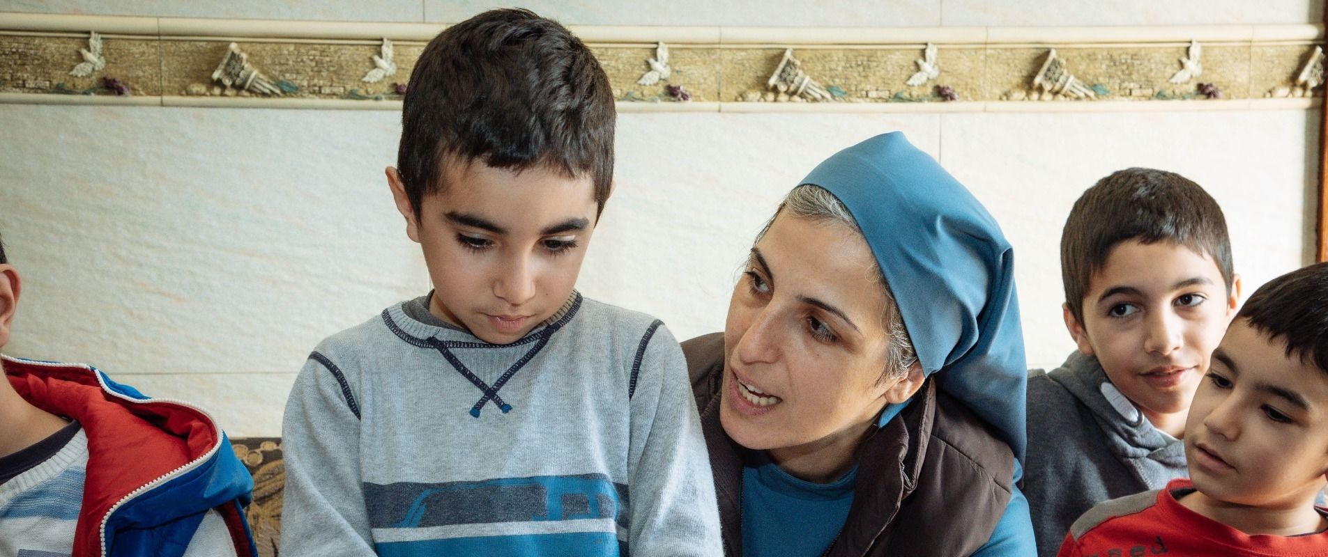 Ordensschwester Jovanna bei ihrer Arbeit für die Gemeinschaft „Schwestern des verlassenen Jesus“ in der Bekaa-Ebene im Libanon. Foto: missio / Hartmut Schwarzbach