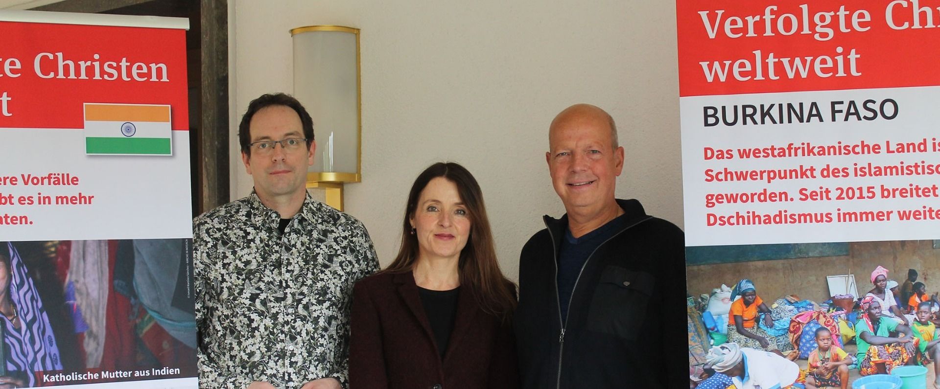 Ausstellungseröffnung im Bonifatiushaus zur Christenverfolgung (von links): Stefan Stein (Kirche in Not), Alexandra Mann (Religionswissenschaftlerin) und Gunter Geiger (Akademiedirektor).